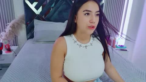 amytorres_ online show from May 20, 3:51 pm