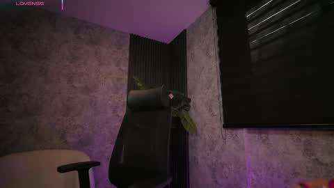 AMY WALKER online show from December 18, 11:16 am