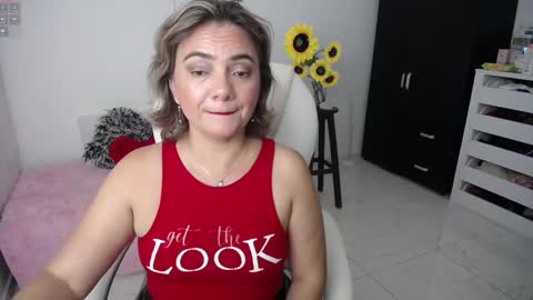 Snapshot of ana_hotmilf chatting on February 14, 10:59 am  Ana  online show from February 14, 10:59 am