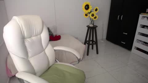 Snapshot of ana_hotmilf chatting on March 4, 12:07 am  Ana  online show from March 4, 12:07 am
