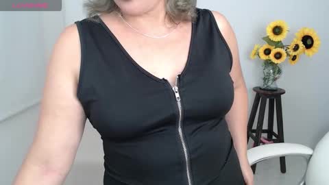 Snapshot of ana_hotmilf chatting on October 17, 11:53 pm  Ana  online show from October 17, 11:53 pm