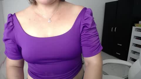 Snapshot of ana_hotmilf chatting on January 28, 11:17 am  Ana  online show from January 28, 11:17 am