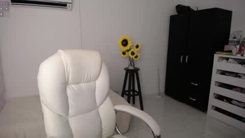 Snapshot of ana_hotmilf chatting on March 4, 11:11 pm  Ana  online show from March 4, 11:11 pm