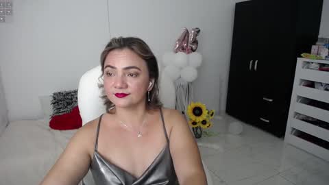 Snapshot of ana_hotmilf chatting on February 2, 10:06 pm  Ana  online show from February 2, 10:06 pm