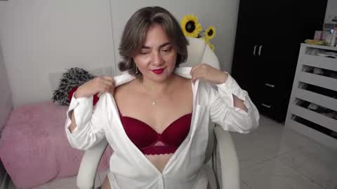 Snapshot of ana_hotmilf chatting on February 14, 10:58 pm  Ana  online show from February 14, 10:58 pm