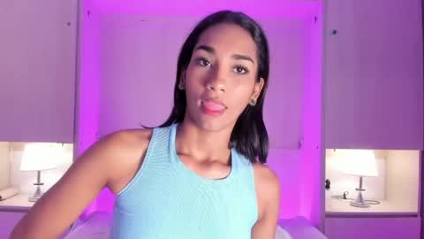 anaacollins_ online show from May 9, 12:22 pm