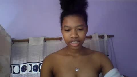anaissa23 online show from August 4, 7:04 am