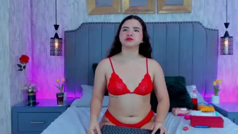 Snapshot of anastasia_steelegb chatting on February 21, 11:21 pm Mia online show from February 21, 11:21 pm