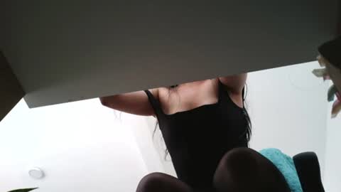 Snapshot of anddrea_ chatting on October 20, 12:43 pm online show from October 20, 12:43 pm