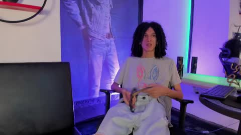 anddy_hugecock online show from May 19, 1:29 pm