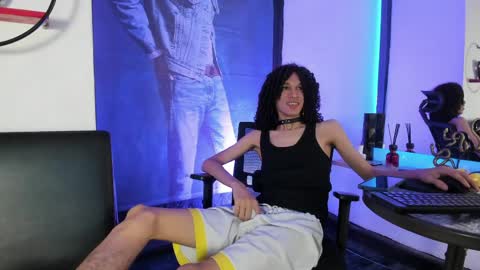 anddy_hugecock online show from May 29, 1:42 pm