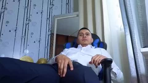 andre_x19 online show from March 11, 9:40 pm