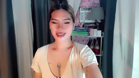 andrea06121998 online show from April 2, 4:25 pm