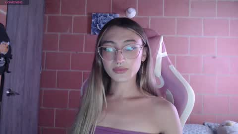 Snapshot of andrea_camila chatting on October 18, 3:05 pm Andrea  online show from October 18, 3:05 pm