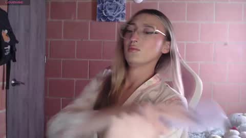 Snapshot of andrea_camila chatting on October 10, 3:40 pm Andrea  online show from October 10, 3:40 pm