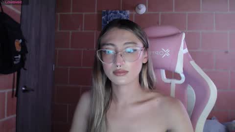 Snapshot of andrea_camila chatting on October 9, 3:39 pm Andrea  online show from October 9, 3:39 pm