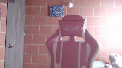 Snapshot of andrea_camila chatting on September 28, 4:16 pm Andrea  online show from September 28, 4:16 pm