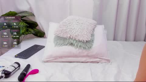 Snapshot of andrea_osorio_ chatting on October 10, 11:49 am Andrea online show from October 10, 11:49 am
