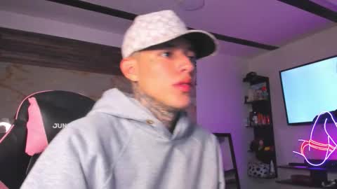 andrees_s online show from November 23, 3:15 am