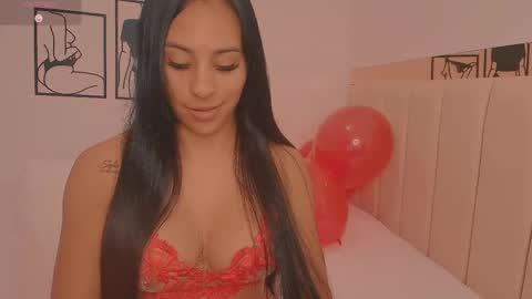 Snapshot of andreita__bustamante chatting on February 15, 1:31 am andreita__bustamante online show from February 15, 1:31 am
