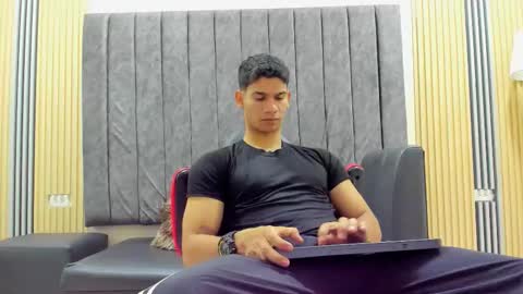 andres_stud online show from January 12, 12:34 pm