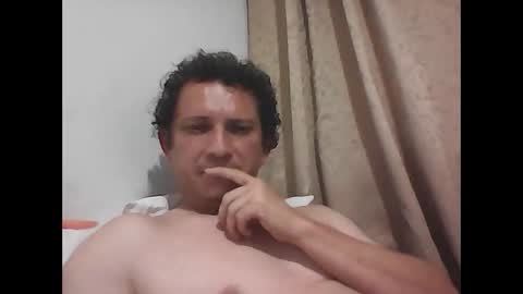 Snapshot of andresfloga chatting on October 29, 2:02 am andresfloga online show from October 29, 2:02 am