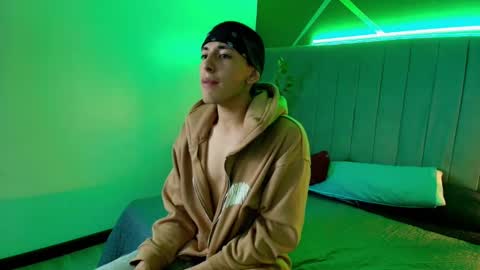 Andreuw Wolf online show from October 29, 2:35 am