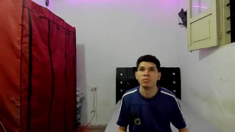 andrew_2811 online show from May 4, 1:23 am