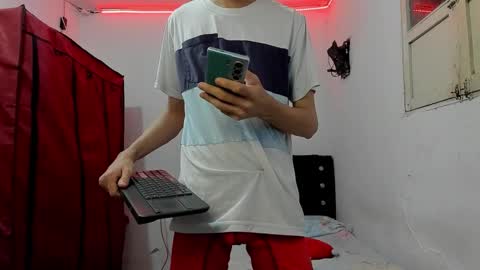 andrew_2811 online show from March 17, 8:41 am