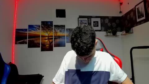 andrew_2811 online show from November 12, 5:32 am