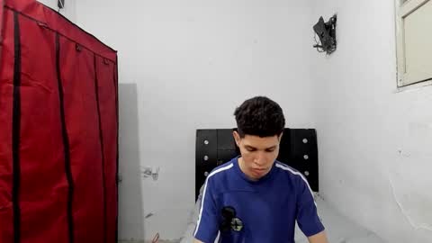 andrew_2811 online show from February 10, 10:07 am