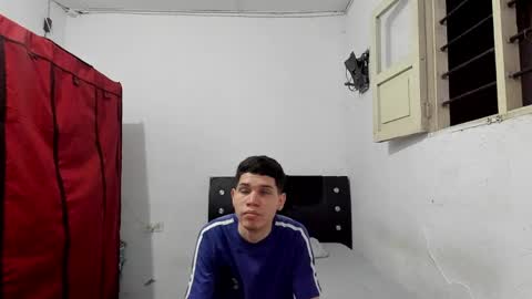 andrew_2811 online show from May 7, 11:43 pm