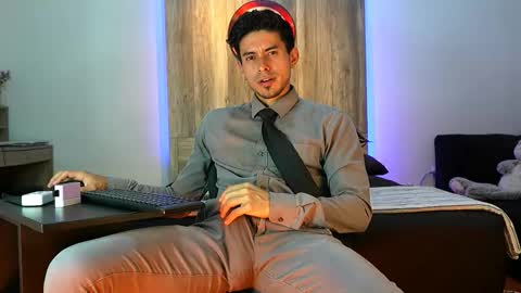 Andrew online show from November 23, 8:01 am