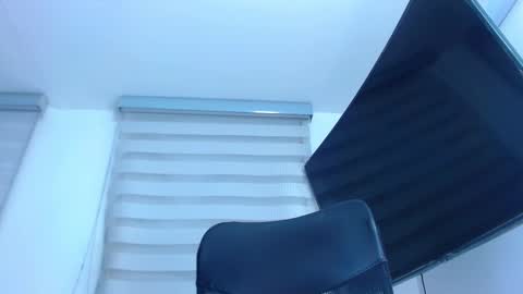 andrew_holden__ online show from February 27, 2:14 am