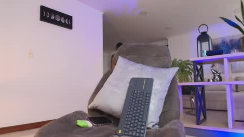 ANDREW WEST online show from January 8, 2:45 pm