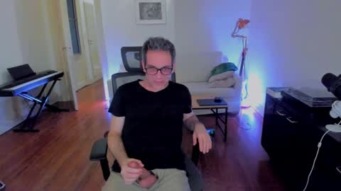 Andrew online show from December 12, 8:25 am