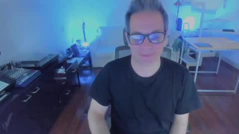 Andrew online show from November 18, 3:42 am