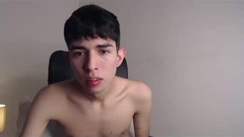Snapshot of andy19_hot chatting on February 22, 11:24 pm andy19_hot online show from February 22, 11:24 pm