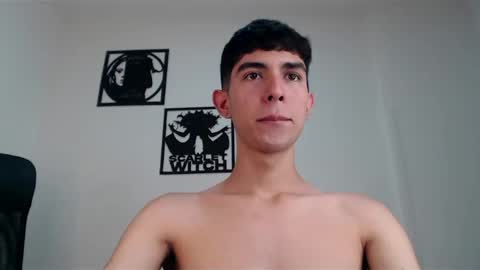 Snapshot of andy19_hot chatting on December 17, 3:17 am andy19_hot online show from December 17, 3:17 am