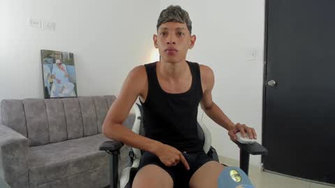 andy_bigcock01 online show from February 7, 3:45 am