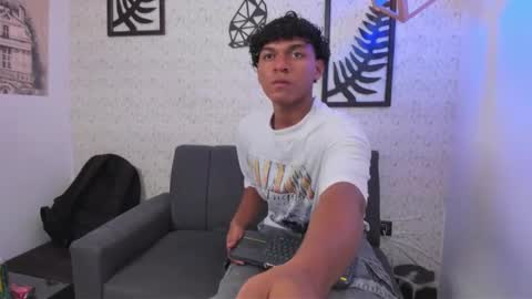 andy_jones7 online show from October 3, 7:33 pm