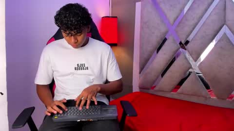 andy_jones7 online show from October 8, 3:56 am