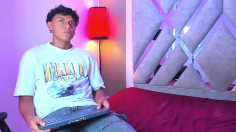 andy_jones7 online show from September 27, 3:26 am