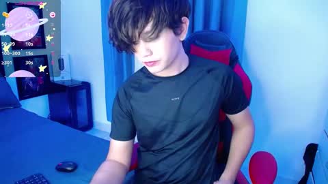 Snapshot of andyboy_19 chatting on March 6, 12:43 am andy online show from March 6, 12:43 am