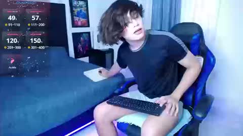 Snapshot of andyboy_19 chatting on September 25, 10:39 pm andy online show from September 25, 10:39 pm