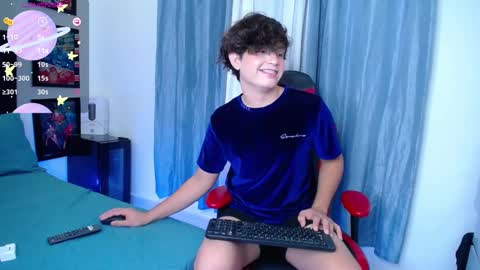 Snapshot of andyboy_19 chatting on February 16, 12:41 am andy online show from February 16, 12:41 am