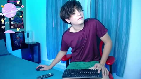 Snapshot of andyboy_19 chatting on February 18, 10:14 pm andy online show from February 18, 10:14 pm