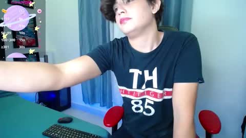 Snapshot of andyboy_19 chatting on February 24, 11:41 pm andy online show from February 24, 11:41 pm