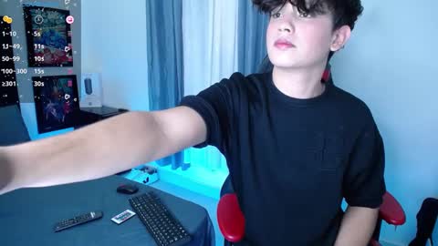 Snapshot of andyboy_19 chatting on January 9, 10:20 pm andy online show from January 9, 10:20 pm