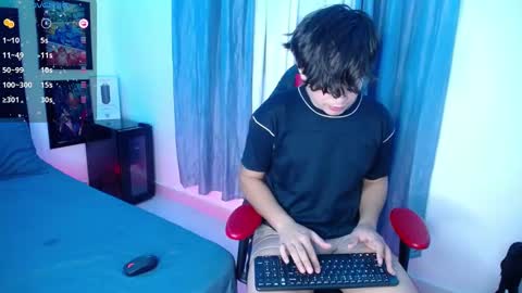 Snapshot of andyboy_19 chatting on January 22, 3:20 am andy online show from January 22, 3:20 am